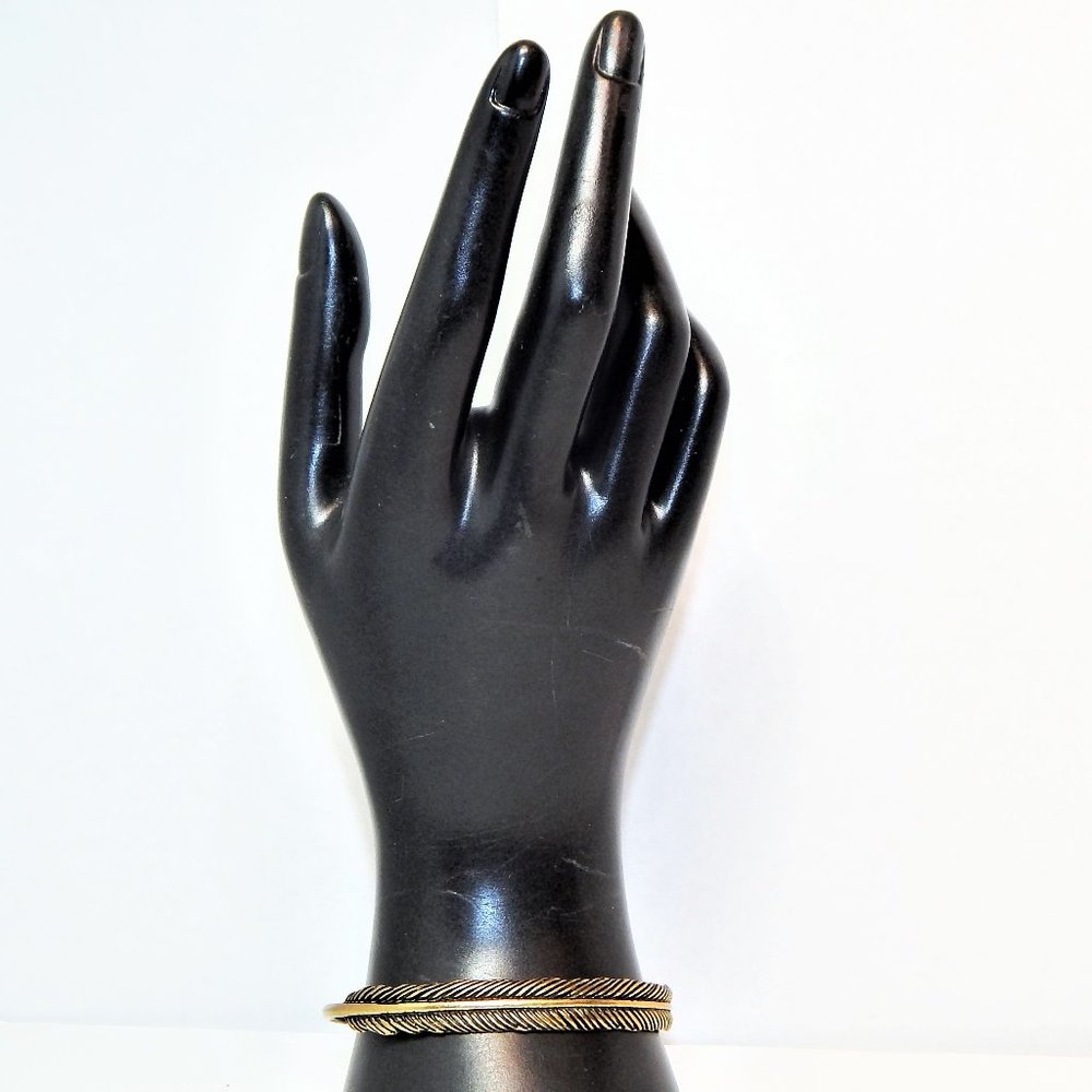 <3  $6-$12            BoHo Adjustable Feather Cuff Bracelet       <3